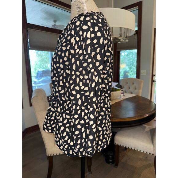 Everly Women's Black and White Wild Thang Blouse Tie Waist Size M EUC - Picture 4 of 7